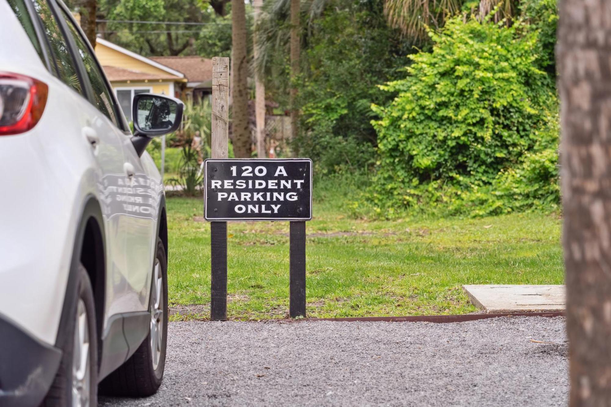 Appartamento Folly Vacation Great Location, Vintage And Fun 120 Unit A Folly Beach Esterno foto